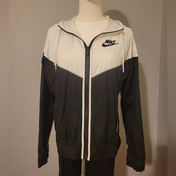 Nike Women’s Windrunner Black White Windbreaker Jacket Size S - Picture 3 of 7
